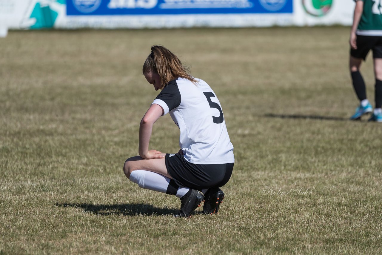 Bild 354 - wBJ TuRa Meldorf/Buesum - JFV Luebeck : Ergebnis: 1:0